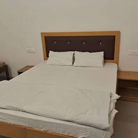 Rk Lawns Hotel Gonda Ngoại thất bức ảnh