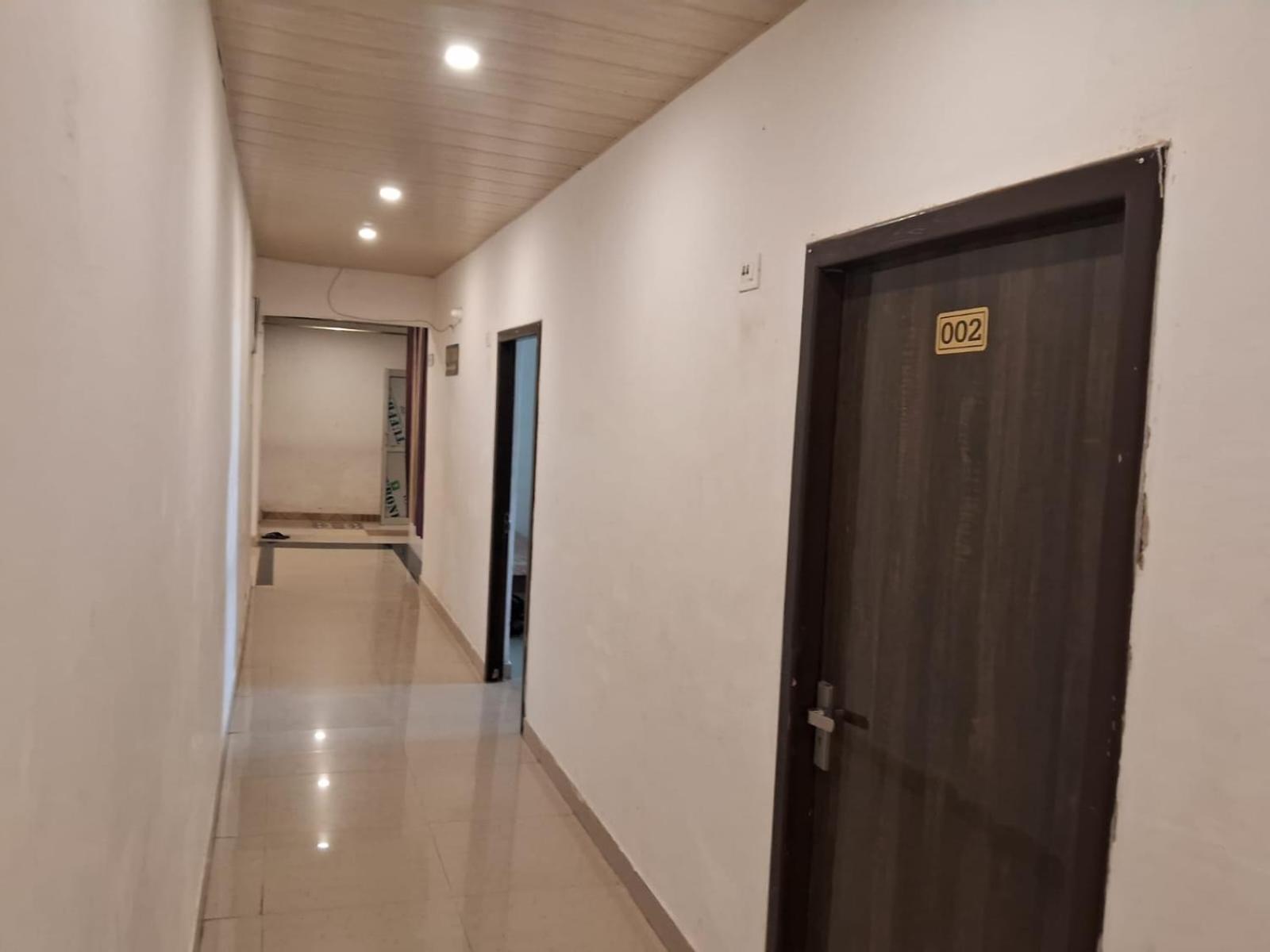 Rk Lawns Hotel Gonda Ngoại thất bức ảnh